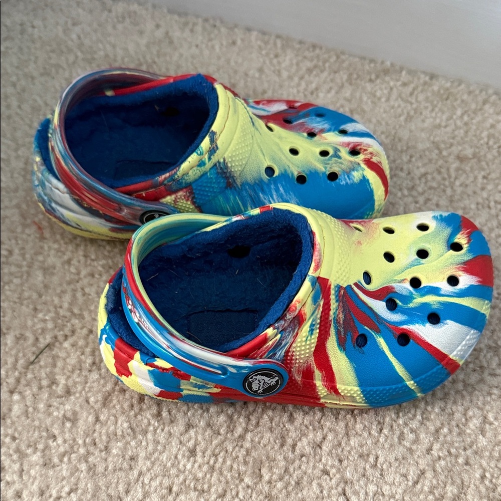 Colorful Crocs C8